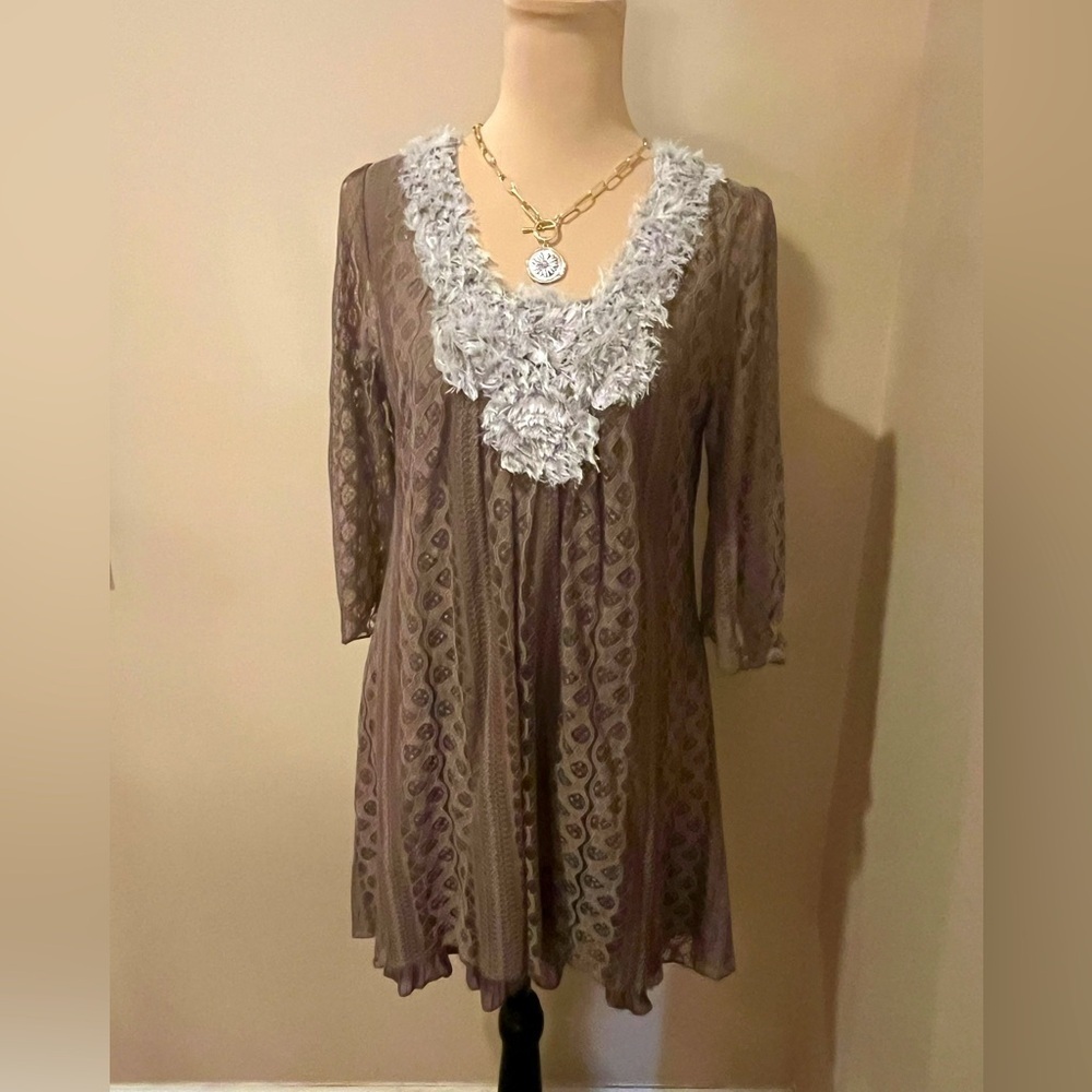 Pretty Angel Elegant Brown Silk Lace Top with White Feather Accents, size L